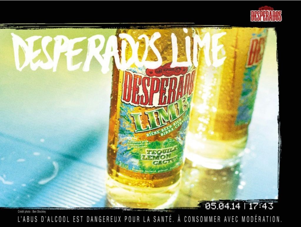 Publicité Desperados - Moments - 05/04/14 - 17h43 - Desperados Lime - Photo de deux bouteilles posées sur une table en bois de jour - Agence Dufresne Corrigan Scarlett - Photo Ben Stockley - 2014 - Format horizontal