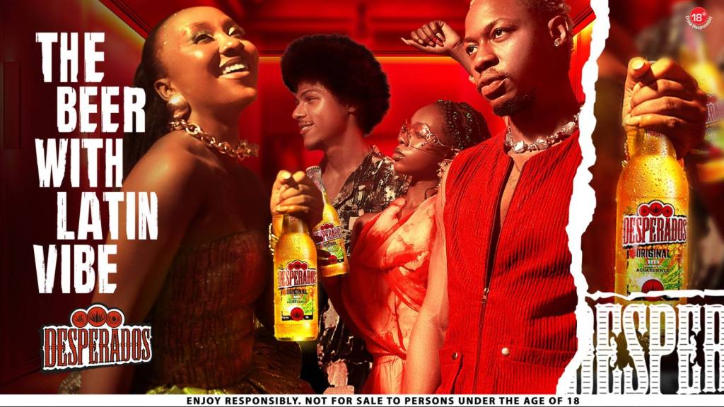 Publicité Desperados - The Beer with Latin Vibe - Original - 4 personnes dans une boîte de nuit boivent le produit en canette - Gros plan sur le produit à droite - Agence Insight Publicis - Nigeria - 2024