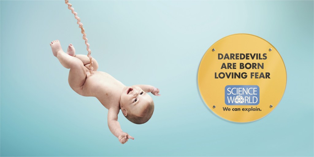 Publicité Science World - Musée - Vancouver - We can explain - Les casse-cous naissent en aimant la peur - Bébé en suspension relié à son cordon ombilical - Agence Rethink Vancouver - 2009