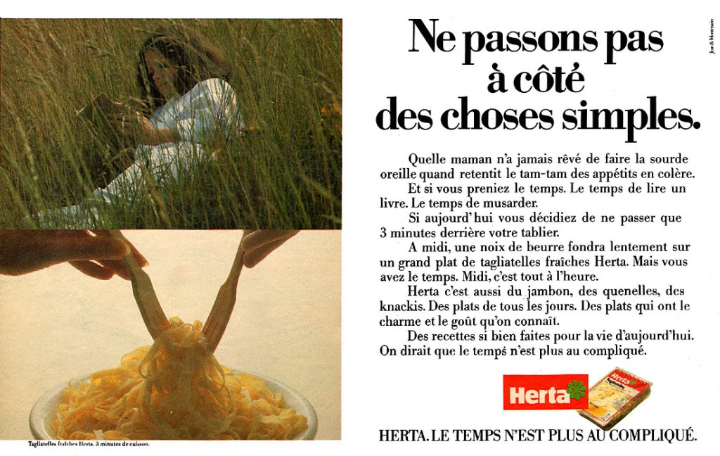 Annonces Presse - Herta - Ne passons pas à côté des choses simples - Spaghettis - Jeune femme lit dans un champs de hautes herbes  - Agence Jean&Montmarin - 1985