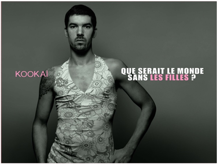 Publicité Kookaï - 2004 - Monde sans filles - Homme travesti - Robe