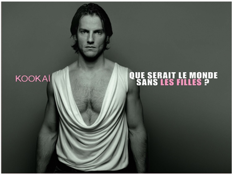 Publicité Kookaï - 2004 - Monde sans filles - Homme travesti - Décolleté