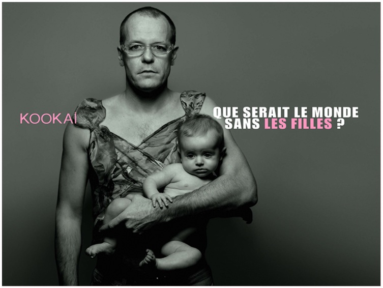 Publicité Kookaï - 2004 - Monde sans filles - Homme travesti - bébé