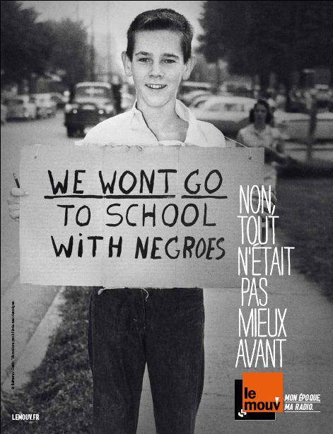 Publicité Mouv' - Non, tout n'était pas mieux avant - Jeune blanc américain tenant un panneau "We won't go to school with negroes" - Racisme - Agence DDB Paris - 2012