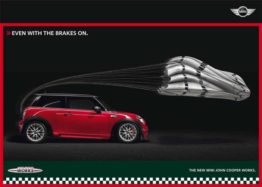 Publicité Mini - Parachute - Suisse - John Cooper - Even with the brakes on