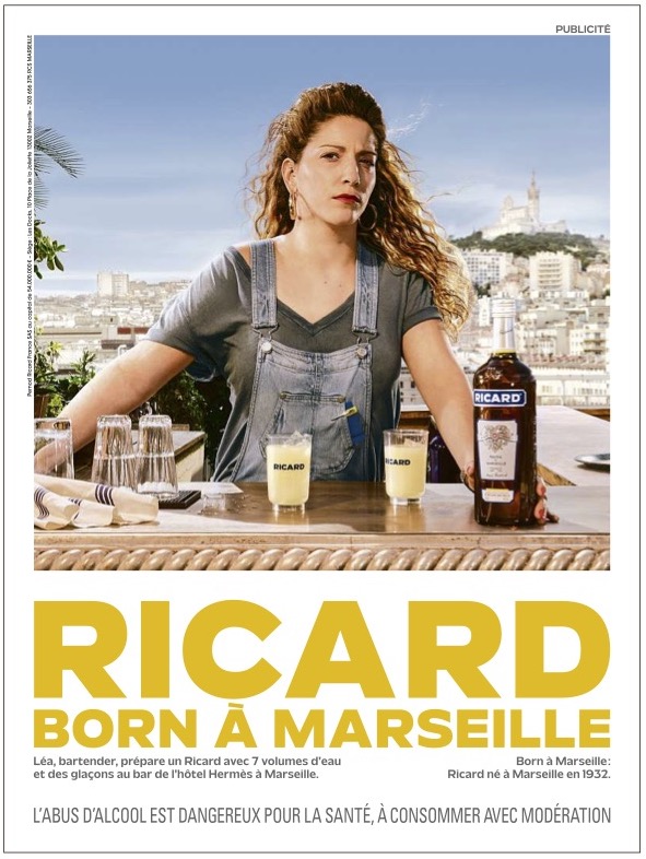 Publicité Ricard - Born à Marseille - Bartender - Léa - Vertical