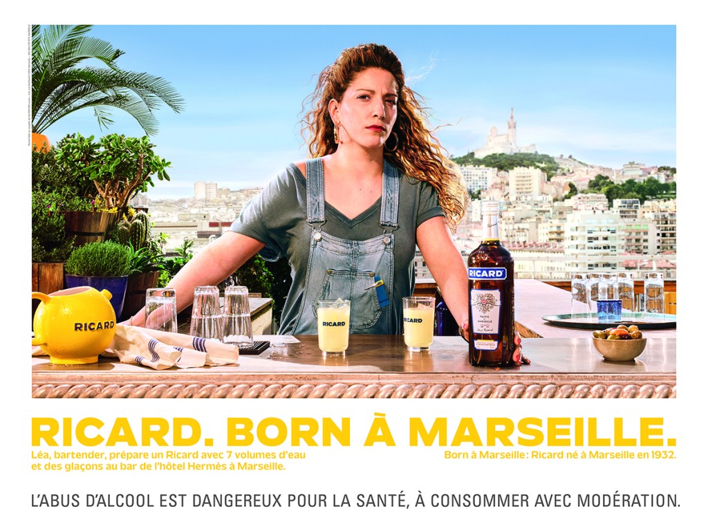 Publicité Ricard - Born à Marseille - Bartender - Léa