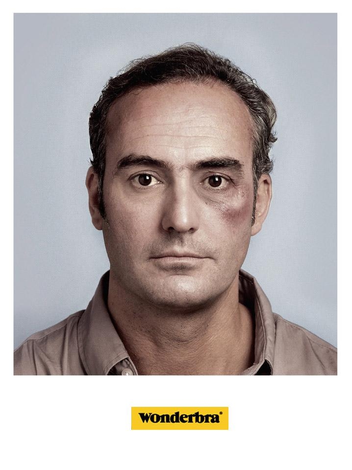 Publicité Wonderbra - Homme blessé