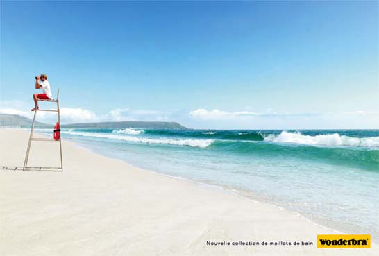 Publicité Wonderbra - Plage - Sauveteur