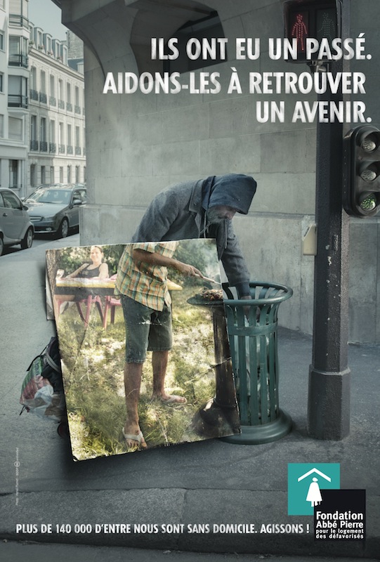 Publicité Fondation Abbé Pierre - SDF - Ils ont eu un passé. Aidons-les à retrouver un avenir - Homme poubelle - Barbecue