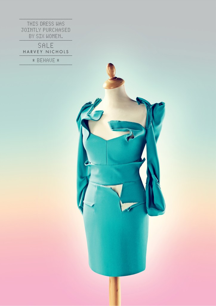 Publicité - Ads - Harvey Nichols - Vêtements abîmés - Robe