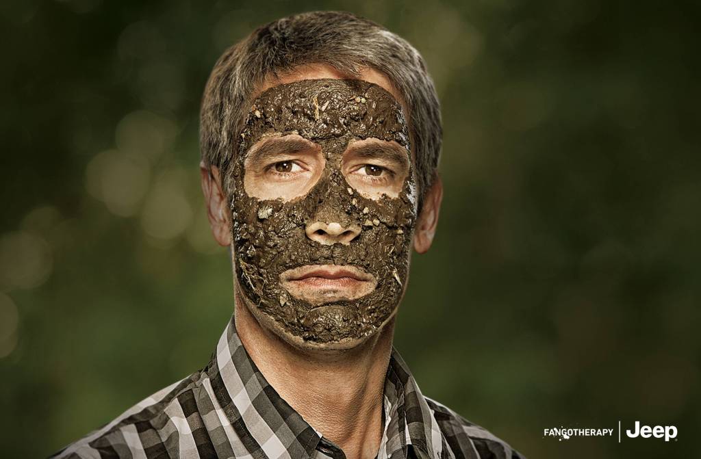Publicité Jeep - Visages Boue - Fangothérapie - Homme - Argentine