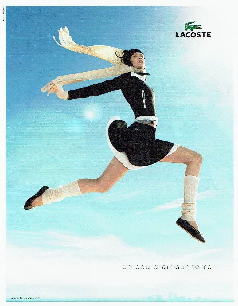 Publicité Lacoste - Un peu d'air sur terre - Femme en suspension - Classe - Agence BETC - 2008