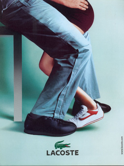 Publicité Lacoste - Chaussures - Sneakers - couple - tabouret 