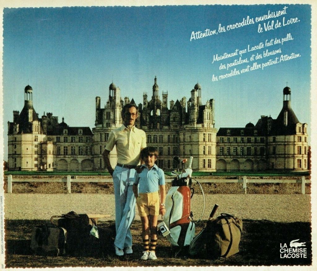 Publicité Lacoste - Double page - Chambord - Attention les crocodiles envahissent le Val de Loire - 1974