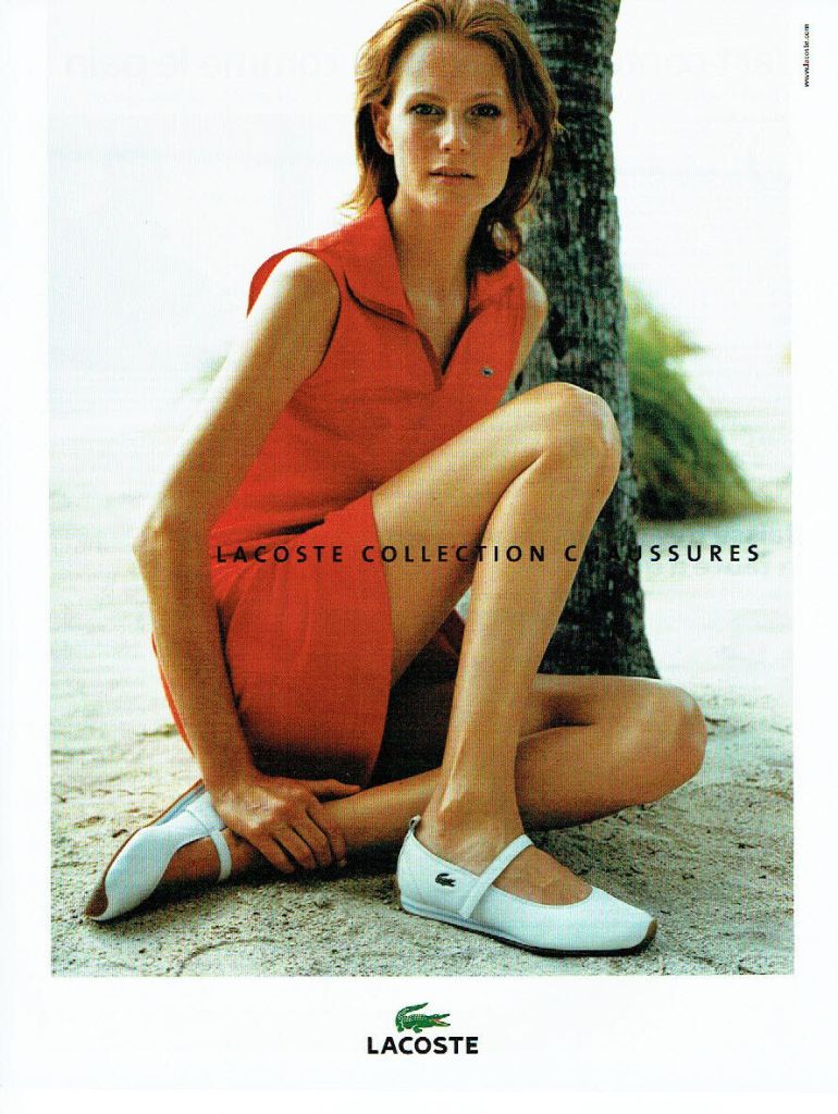 Publicité Lacoste - Chaussures - Femme robe rouge - chaussures blanches - collection chaussures - 2004
