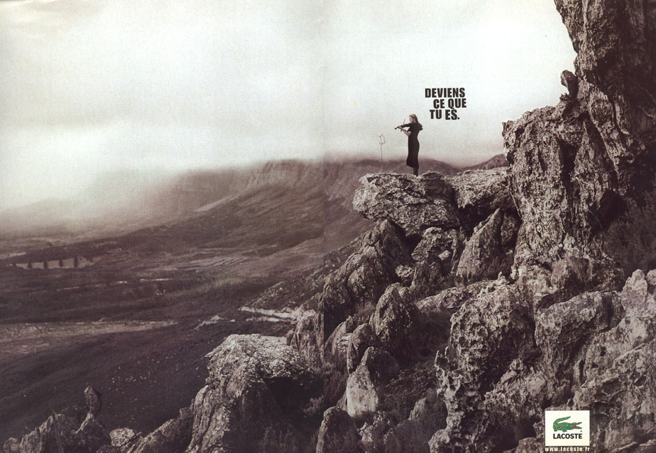 Publicité Lacoste - Deviens ce que tu es - Femme seule - violon - Agence Euro&RSCG Scher Lafarge 