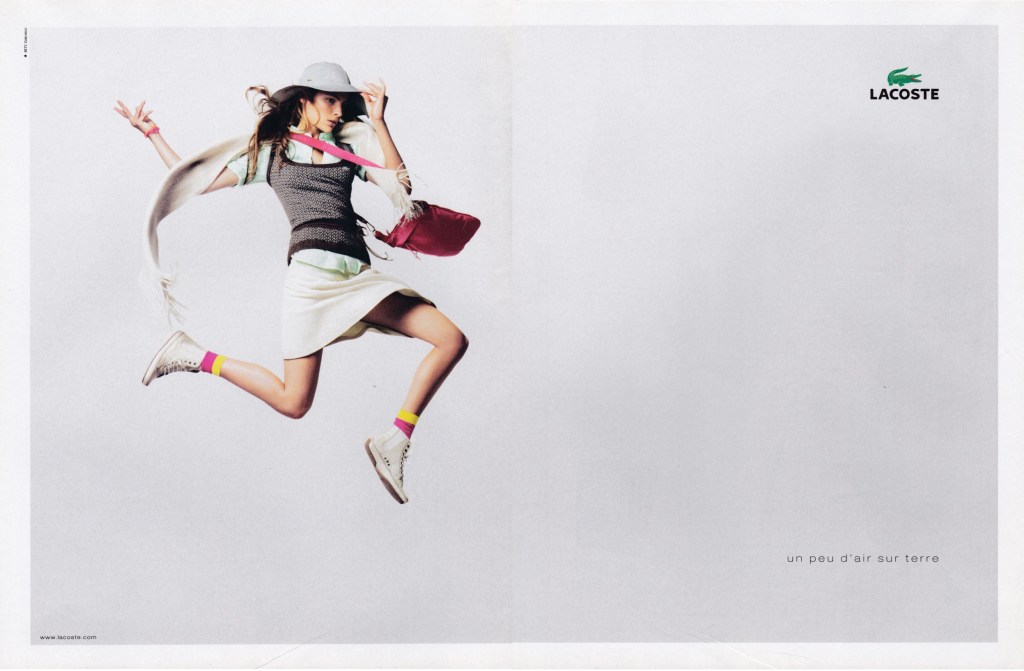 Publicité Lacoste - Un peu d'air sur terre - Suspension - Femme - BETC Etoile Rouge - 2006
