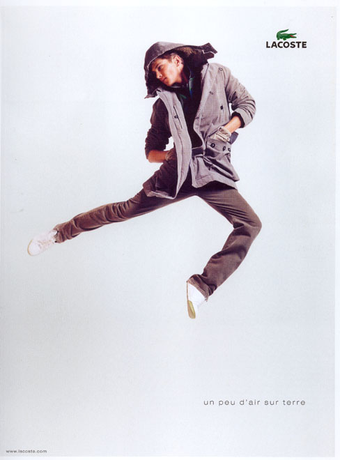 Publicité Lacoste - Un peu d'air sur terre - Suspension - Homme - Page simple - BETC Etoile Rouge - 2006