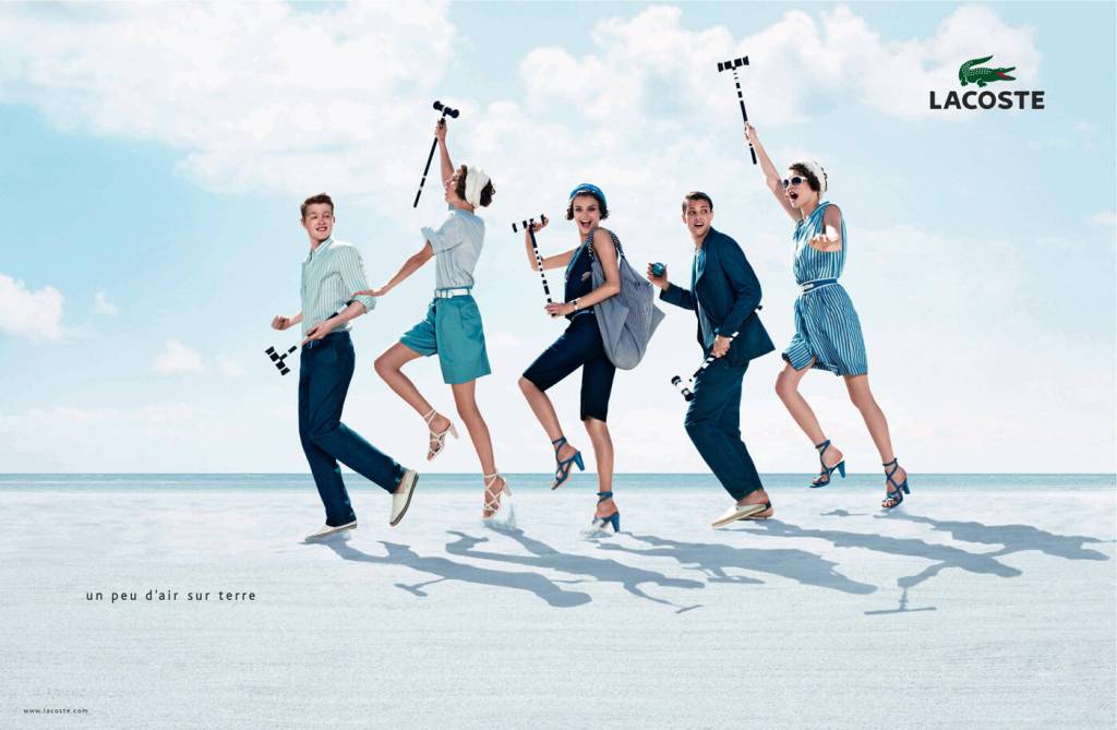 Publicité Lacoste - Un peu d'air sur terre - Groupe - Maillets - Croquet - Photographe Ellen Von Unwerth -BETC Luxe - 2010