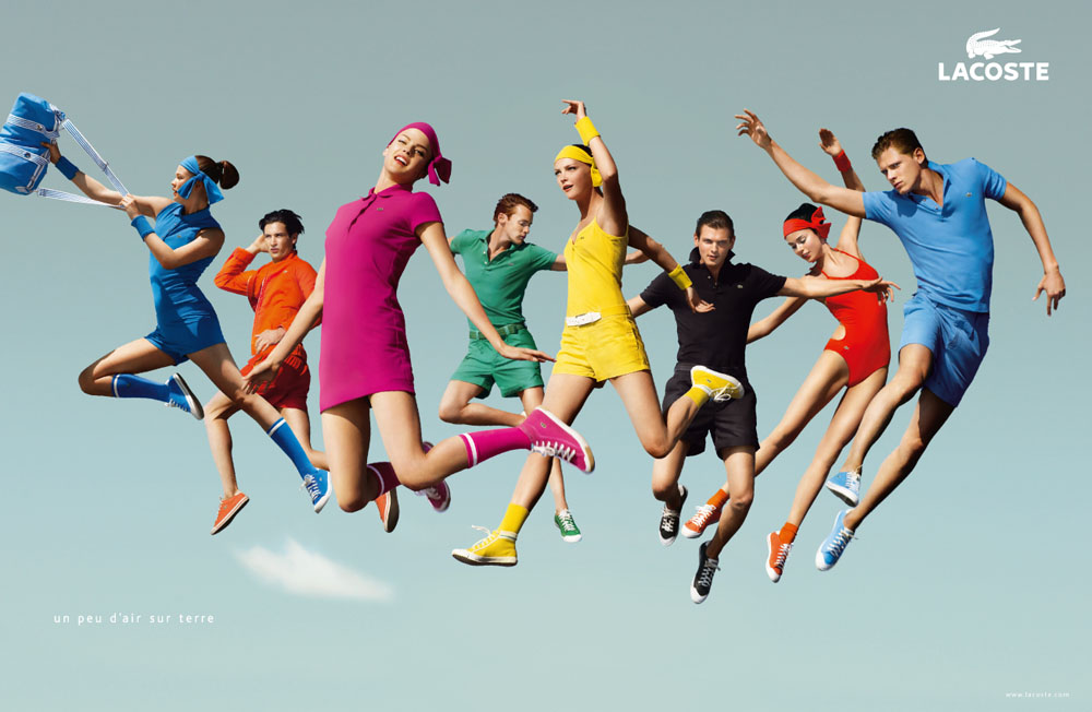 Publicité Lacoste - Un peu d'air sur terre - Groupe en suspension - Sport - Couleurs - Agence BETC - 2008