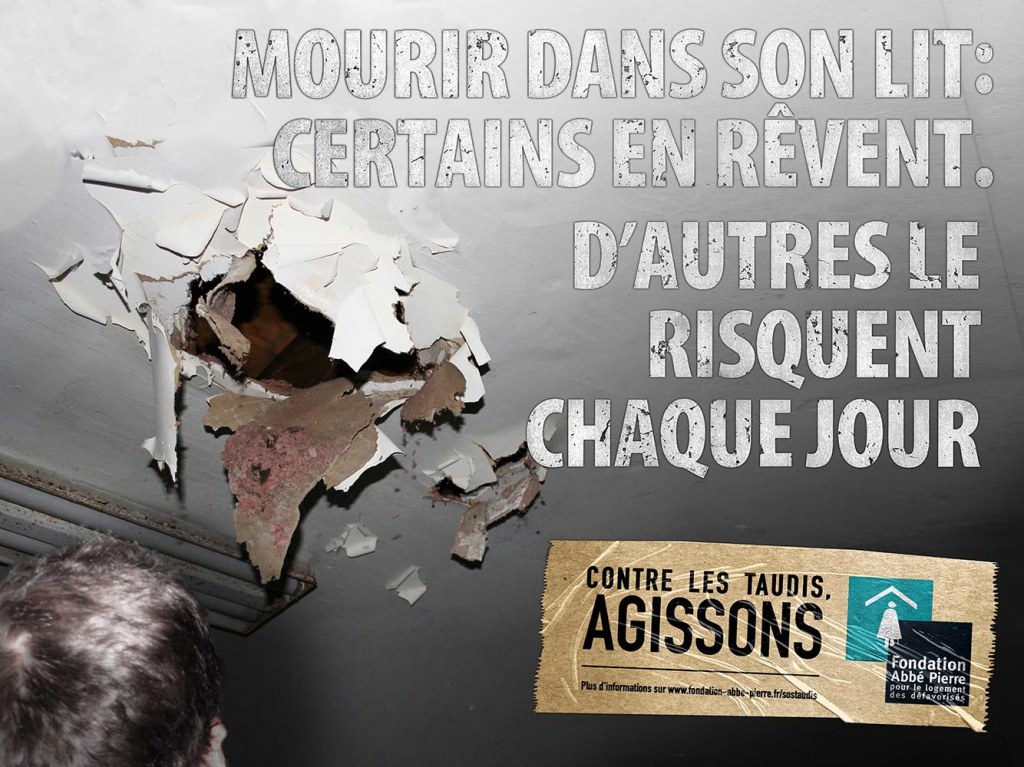 Publicité Fondation Abbé Pierre — Contre les taudis, agissons — Mourir dans son lit : certains en rêvent. D'autres le risquent chaque jour — Trou dans plafond - Agence BDDP Unlimited - 2007