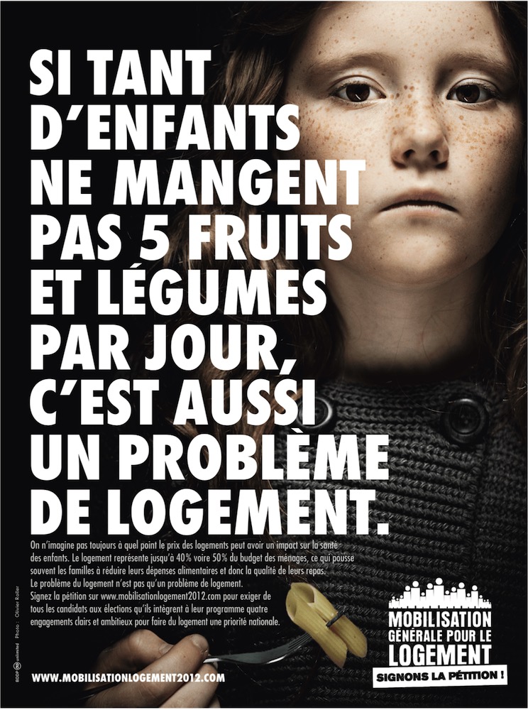 Publicité Fondation Abbé Pierre — Mobilisation générale pour le logement 2012 - Signons la pétition — Si tant d'enfants ne mangent pas 5 fruits et légumes par jour, c'est aussi un problème de logement — Fillette — Agence BDDP Unlimited - 2012