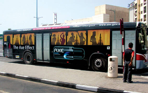 Publicité Axe - Campagne Ambient - Adhésivage Bus - Fête dans le bus - Lowe Dubaï - 2006