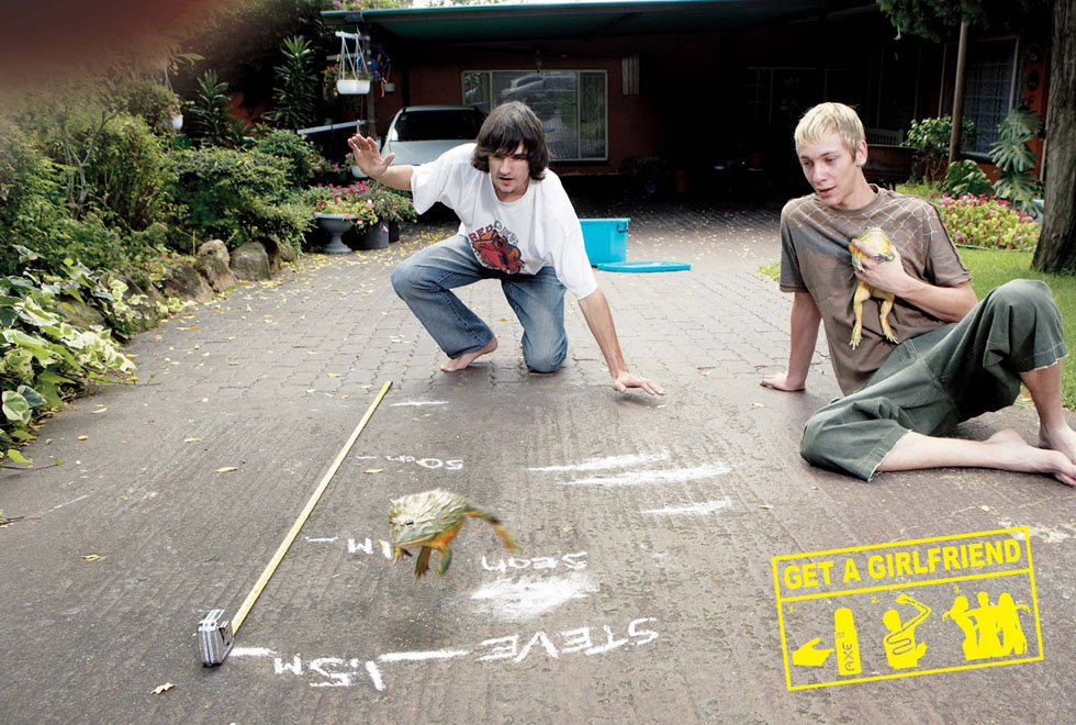 Publicité Axe - Get a girlfriend - Agence Lowe&Bull - Afrique du sud - 2006 - Crapauds - Concours de saut