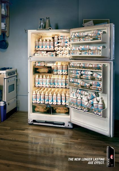 Publicité Axe - Axe Effect - The new longer lasting - Appartement - Agence BBH - New-York - 2005 - Réfrigérateur rempli de crème chantilly en bombe