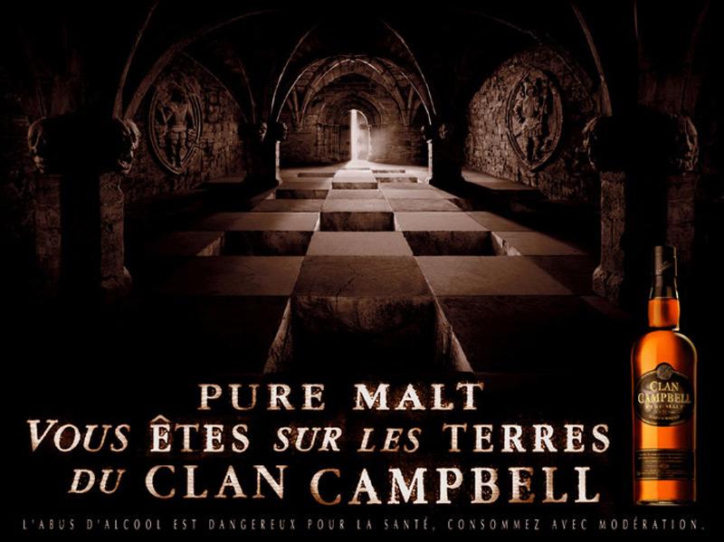 Publicité Clan Campbell - Pure Malt - Vous êtes sur les terres du Clan Campbell - Crypte - Echiquier - Effet sépia - Agence BDDP