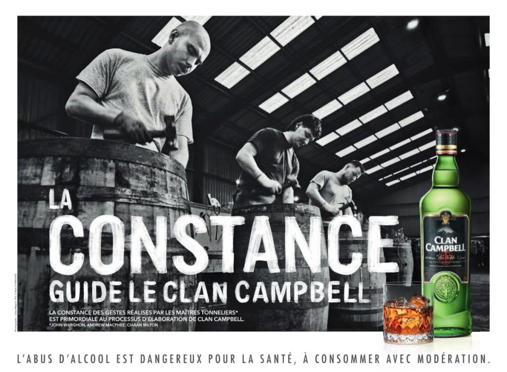 Publicité Clan Campbell - Internationale - Les valeurs - La constance guide le clan Campbell - Des maîtres tonneliers à l'œuvre - noir et blanc -  Agence Publicis Conseil - Paris - 2024