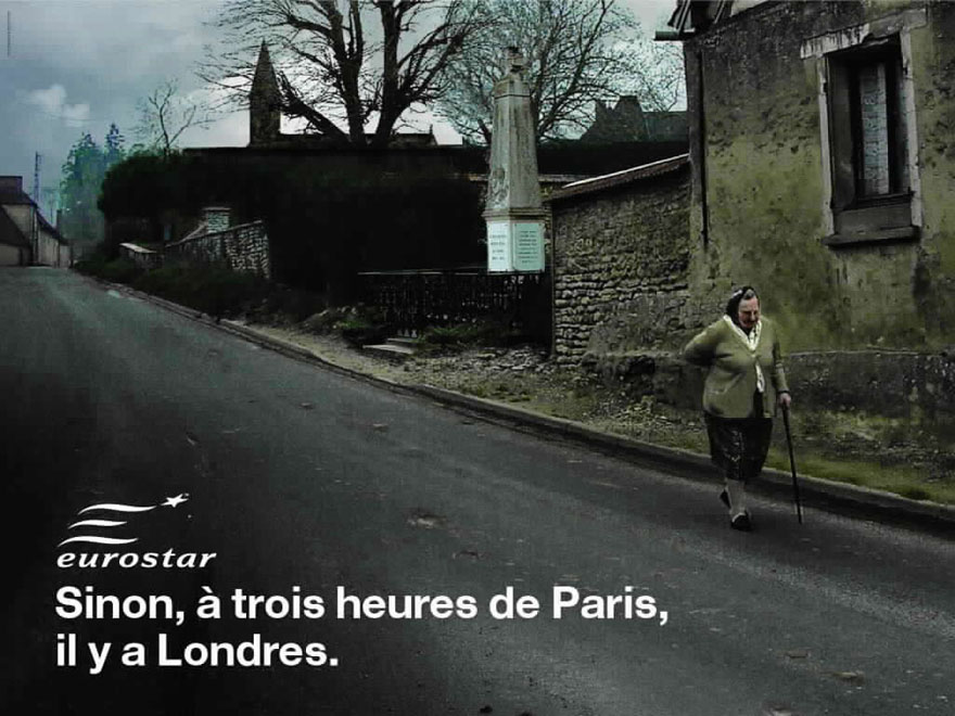 Publicité Eurostar - Sinon, à 3 heures de Paris, il y a Londres — Agence Leg - 2003 - Grand-mère marchant dans la rue d'un village