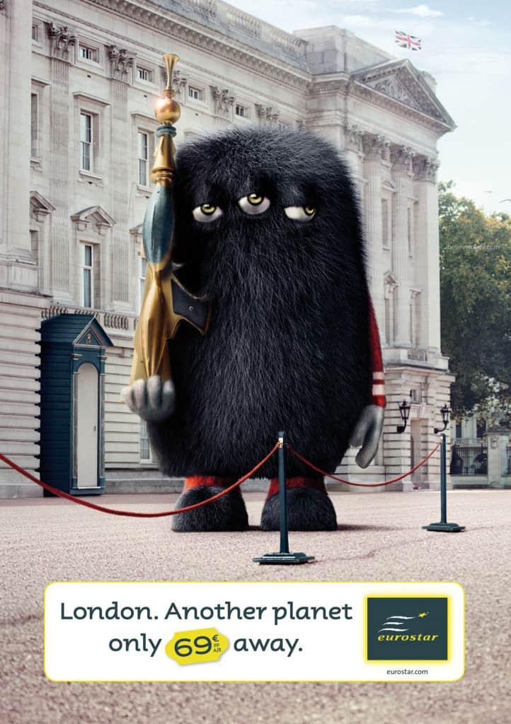 Publicité Eurostar - Londres. Une autre planète - Aliens - TBWA Bruxelles - 2010 - Alien en garde de Buckingham
