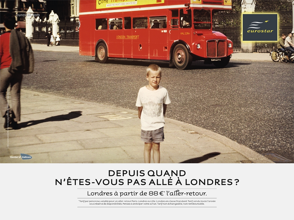 Publicité Eurostar - Depuis quand n'êtes-vous pas allé à Londres ? — Londres à partir de 88 € l'aller-retour Agence Leg - 2010 - Un enfant pose devant un autobus impérial