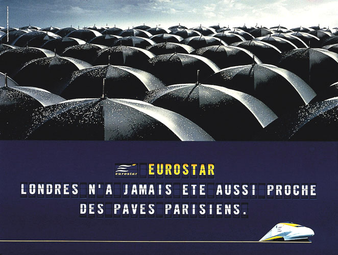 Publicité Eurostar - Agence Young&Rubicam - 2000 - Londres n'a jamais été aussi proche des pavés parisiens - Foule de parapluies