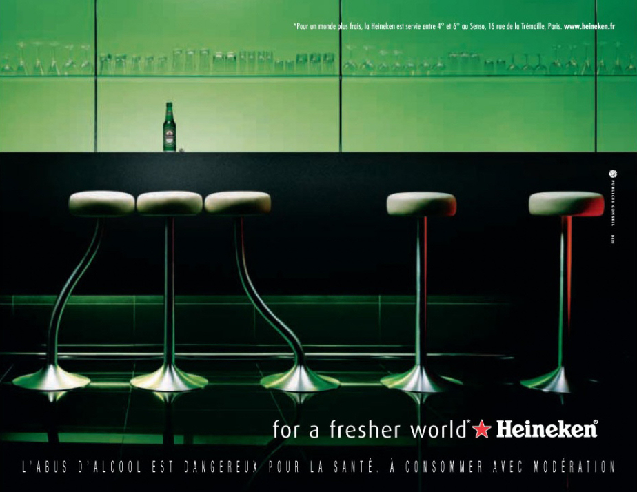 Publicité Heineken - For a fresher world - bars - Agence Publicis - 2004 - Comptoir - Bouteille - Tabourets attirés