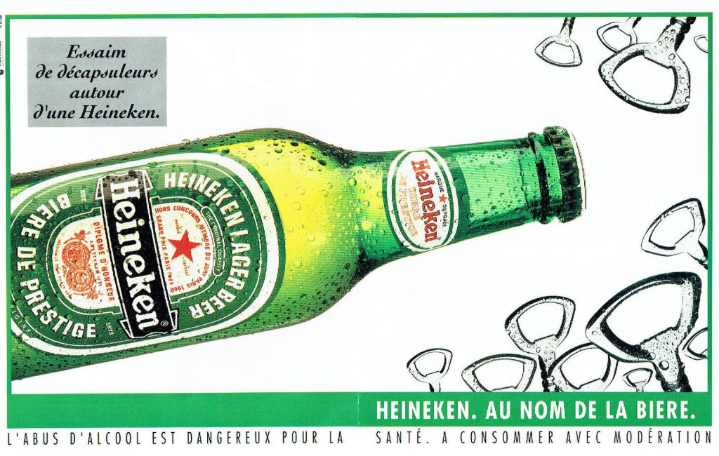 Publicité Heineken - Au nom de la bière - Agence Publicis Conseil - 1994 - Essaim de décapsuleurs autour d'une bouteille - Format horizontal