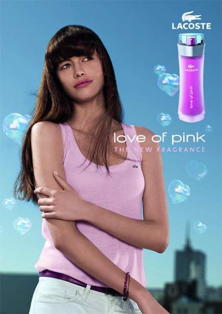 Publicité Lacoste - Parfum - Love of pink - Femme débardeur rose - Bulle - Coeur - Grande-Bretagne