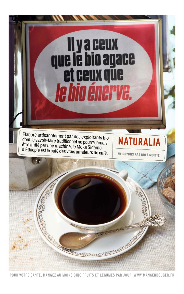 Publicité Naturalia - Ne soyons pas bio à moitié - Agence Leg - 2011 - Il y aceux que le bio agace et ceux que le bio énerve - Enseigne - Tasse de café