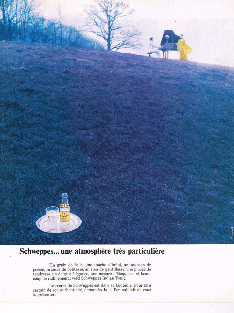 Publicité Schweppes - Une atmosphère très particulière - Homme et femme - Colline - Piano - Agence P.E. conseil - Années 70 