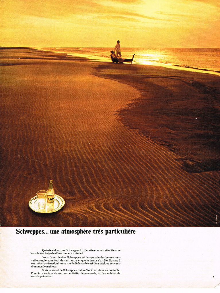 Publicité Schweppes - Une atmosphère très particulière - Homme et femme - Plage - Divan - Agence P.E. conseil - Années 70 