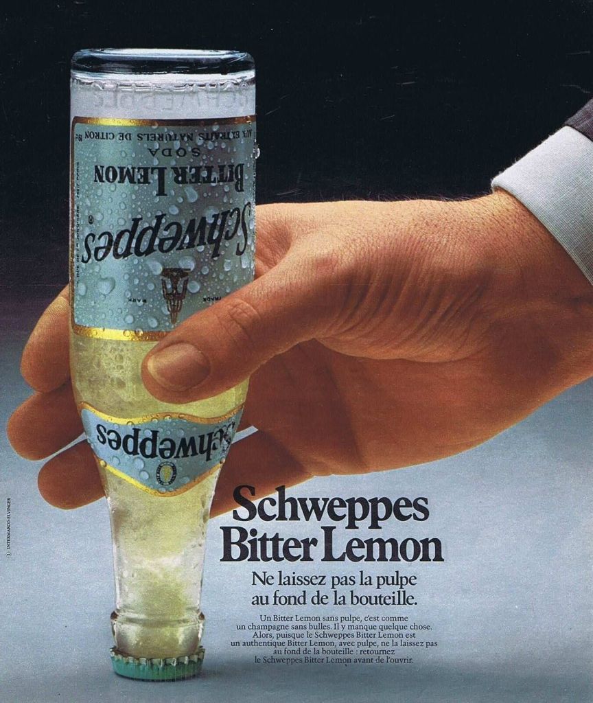 Publicité Schweppes - Schweppes Bitter Lemon - Main - Bouteille à l'envers - Page simple - Ne laissez pas la pulpe au fond de la bouteille - 1976