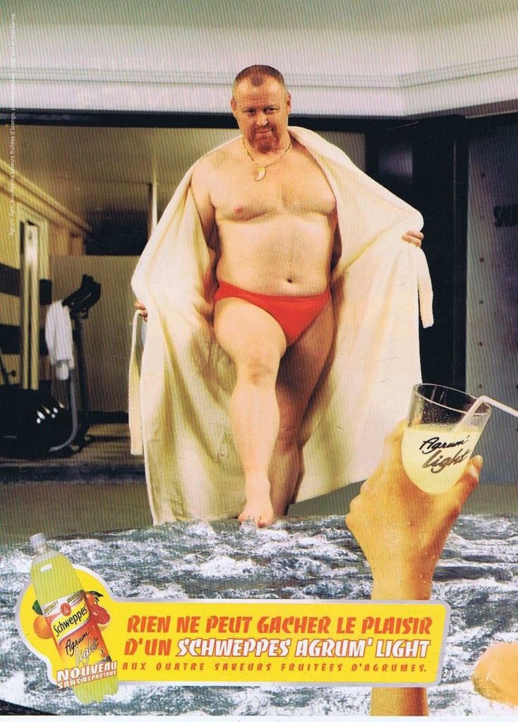 Publicité Schweppes - Agrum' light - Homme en maillot de bain - jacuzzi - Rien ne peut gâcher la saveur d'un Schweppes agrum' light aux quatres saveurs fruitées d'agrumes - 2002