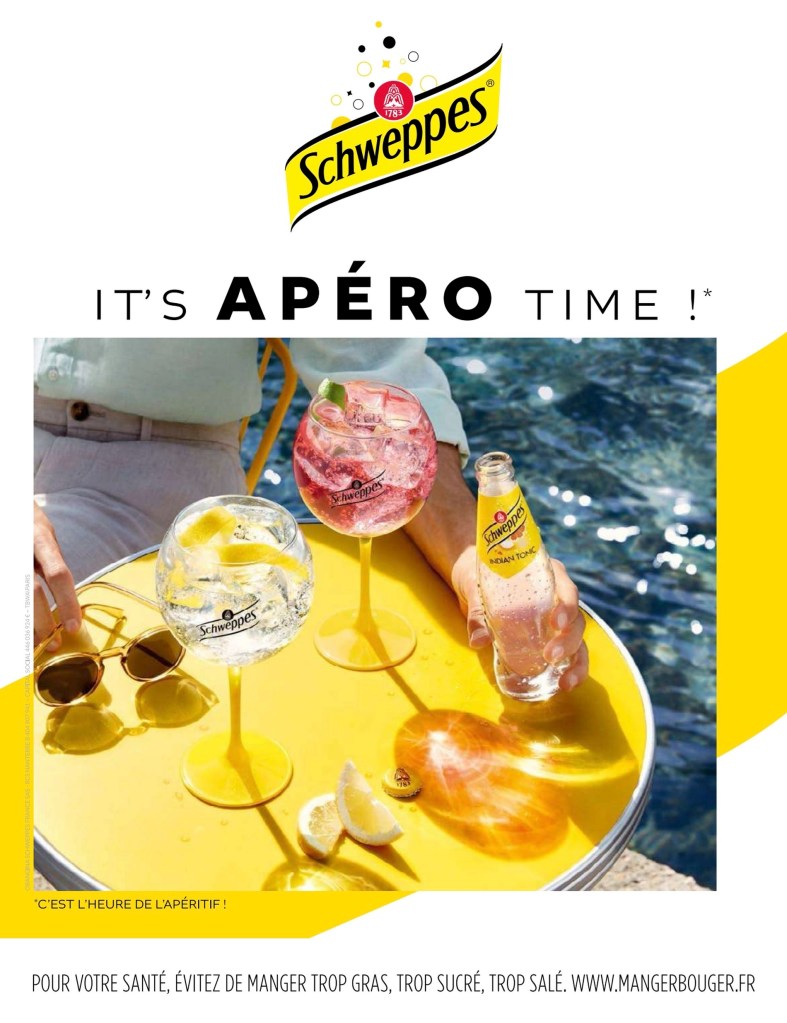 Publicité Schweppes - Pink Tonic - Indian Tonic - It's apéro time - Bouteilles - Plateau - Serveur - TBWA - 2021
