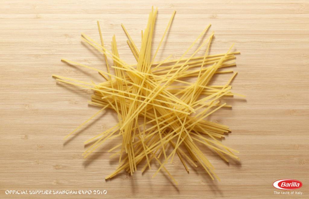 Publicité Barilla - Spaghetti - Ensemble de spaghettis formant un jeu de Mikado - Barilla supporter de l'exposition universelle de Shangaï - Y&R Italy - 2010
