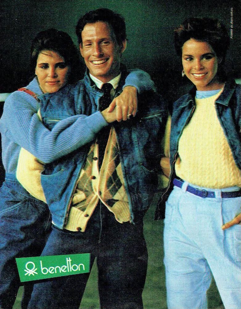 Publicité Benetton - Homme avec deux jeunes femmes - Habillés en pulls et jeans - 1982