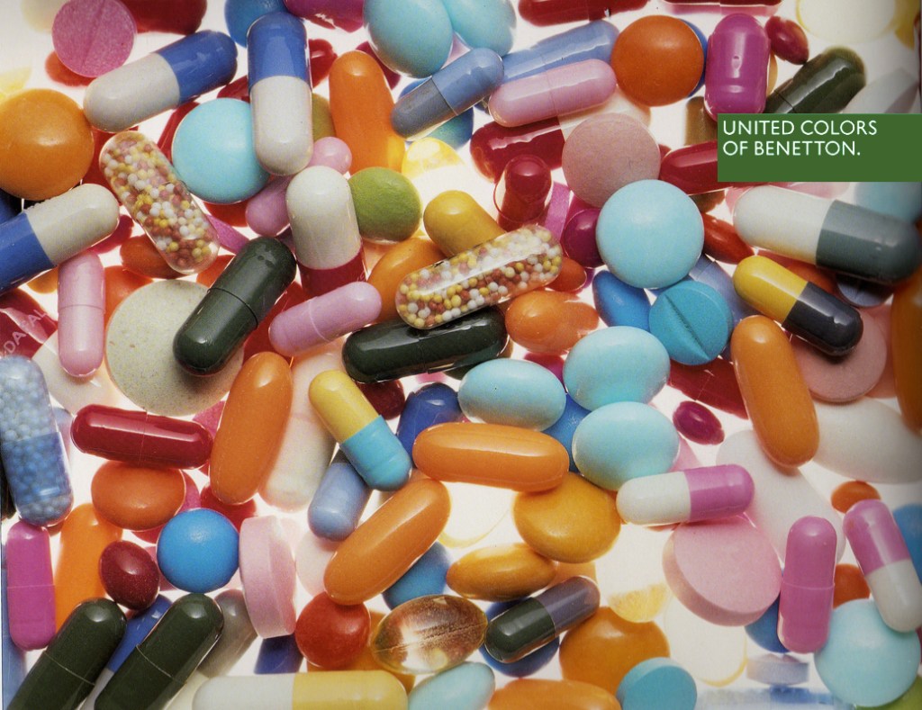Publicité Benetton - United colors of Benetton — Oliviero Toscani - Ensemble de pilules de toutes les couleurs - 1990