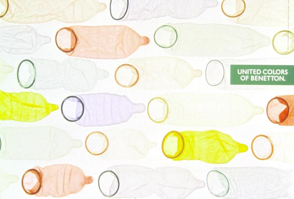 Publicité Benetton - United colors of Benetton — Oliviero Toscani - Plusieurs préservatifs colorés sur fond blanc - 1991