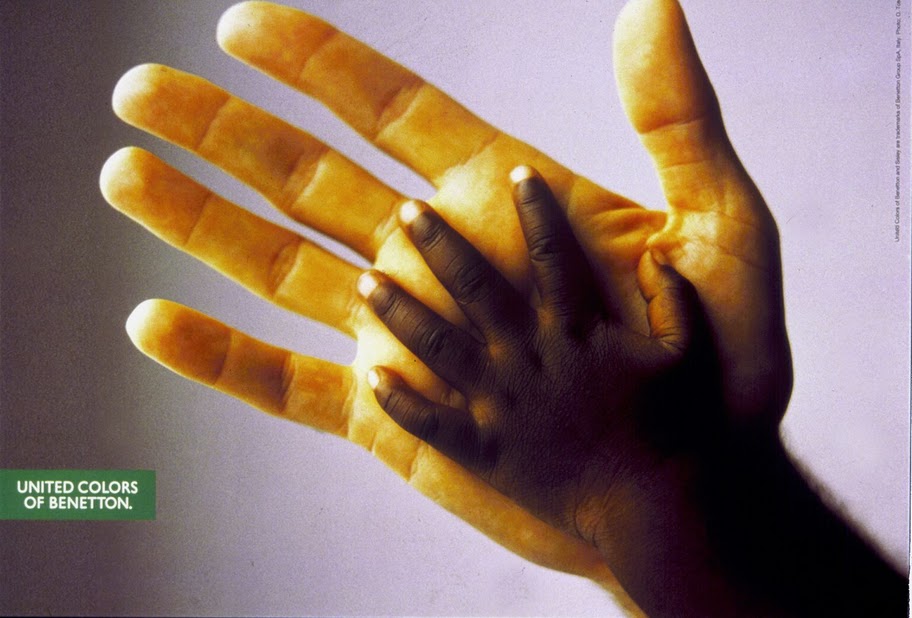 Publicité Benetton - United colors of Benetton — Oliviero Toscani - Petite main noir dans une paume d'adulte blanc - 1992
